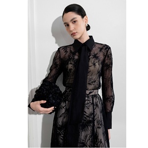 Fournisseur en gros en ligne de blouses pour femmes – Nouveauté HAUTE LACE TOP FLORAL MESH LACE ODM – Blouses élégantes pour femmes en blanc - Product Image 3