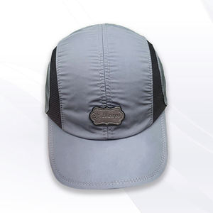 Gorra de poliéster de alta calidad diseñada para un ajuste cómodo y un uso duradero en actividades al aire libre - Product Image 3