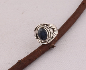 Bague de luxe en saphir bleu, argent sterling 925, design victorien vintage, pierre précieuse bleu profond, pour femme, bijou de famille, joaillerie fine - Product Image 1