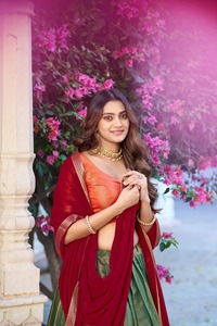 Lehenga Choli traditionnel indien de créateur, avec broderies Zari, tenue de mariage pour femme, vêtement de fantaisie, longueur ras du sol, recyclé - Product Image 5