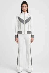 Conjunto Deportivo de 2 Piezas para Mujer, Color Blanco con Bloques de Color, Chaqueta con Cierre y Cuello Alto, Pantalones Acampanados - Product Image 3