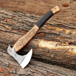 Hacha Vikinga Industrial de Acero al Carbono Forjada a Mano, Mango Tallado a Mano OEM Personalizado, Hacha con Barba, Funda de Cuero, para Camping y Bushcraft - Product Image 5