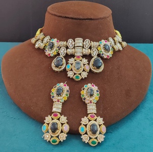 Conjunto de collar inspirado en Sabyasachi de calidad premium, diseño único y hermoso, ideal para novias, se adapta a cualquier atuendo de fiesta. - Product Image 2
