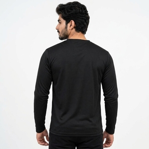 Camiseta cómoda de manga larga para hombre con material duradero y costuras resistentes, con un diseño limpio y un acabado suave. - Product Image 4