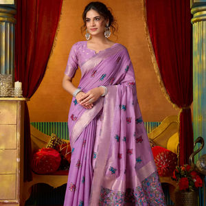 Sari indio de diseñador para mujer con bordados elaborados y lentejuelas, perfecto para bodas y festivales. - Product Image 1