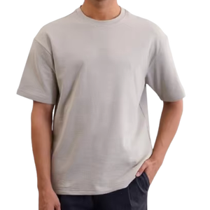 เสื้อยืดโอเวอร์ไซส์สีเบจสำหรับผู้ชาย สไตล์ลำลอง สตรีทแวร์ ระบายอากาศได้ดี ใส่สบายในฤดูร้อน ทรงหลวม แฟชั่น - Product Image 4