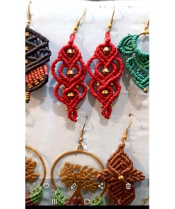 Pendiente colgante de macramé de hilo de algodón rojo y negro, árbol de latón y forma de corazón con pendiente colgante para regalo de cumpleaños, joyería - Product Image 5