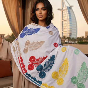 Châles en dentelle florale en polyester AHE Textiles pour femmes, brodés de strass, doux, légers et respirants pour usage quotidien en extérieur - Product Image 1