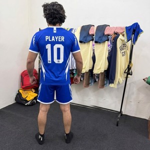 ชุดยูนิฟอร์มฟุตบอลแบบกำหนดเอง เสื้อและกางเกงขาสั้น ชุดทีมกีฬา พร้อมโลโก้แบบกำหนดเอง - Product Image 3