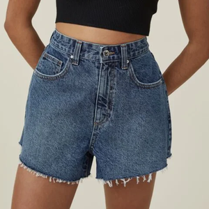 Shorts de mezclilla ajustados y elegantes para mujer, estilo vintage, lavado azul claro, con dobladillo deshilachado, cómodos, ligeros, casuales, de verano, tipo cargo, de cintura media - Product Image 4