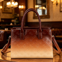 Fabricante Chino, Venta al Por Mayor, Bolso de Mano Degradado para Mujer, Marca de Diseño FaChinshion, Material PU, Bolso de Hombro con Correa Ajustable