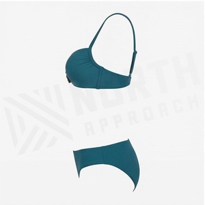 Conjunto de bikini color verde azulado para mujer con detalle central de cuentas, top tipo bandeau y braguita hipster, traje de baño elástico de color liso - Product Image 3