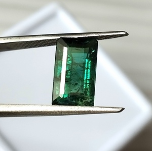 Tourmaline bleu-vert naturelle zambienne facettée 4,0 carats, taille émeraude, saphirs bruts de qualité supérieure, internationaux, pour la joaillerie - Product Image 2