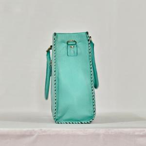 Bolso Tote de Cuero Genuino Turquesa con Patrón Floral Grabado, Cierre de Cremallera, Estilo Bohemio, para Uso Diario - Product Image 3