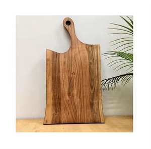 Tabla de cortar de madera premium hecha a mano con un aspecto clásico, perfecta para hoteles y necesidades profesionales de preparación culinaria. - Product Image 1