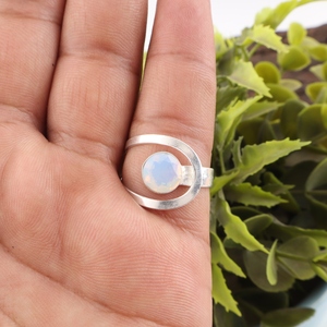 Nouvelle Arrivée 2026 Bague de créateur en opale laiteuse blanche en argent sterling 925 plaqué pour femmes et jeunes filles - Product Image 2
