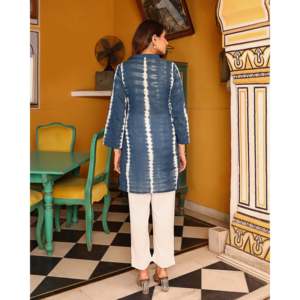 Conjunto de Kurta de Tela Indigo Tie-Dye Transpirable con Pantalón Recto de Cintura Media Talla XS - Product Image 4