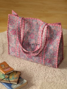 Sac fourre-tout en coton matelassé à motifs floraux OEM - Sac de courses réutilisable bohème et écologique - Product Image 3