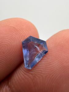 Zafiro tallado Natura Blue Shield de 8.5x7.5x3mm y 1.38ct, piedra preciosa facetada suelta de Ceilán para la fabricación de joyas, Zehra Gems - Product Image 3