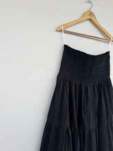 Jupe longue maxi noire en coton pour femme, taille haute élastiquée smockée, évasée à volants, style bohème, fluide, pour l'été - Product Image 4