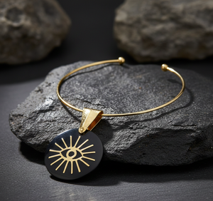 Collier ras-du-cou rigide Artisan Sun Eye en corne, motif œil protecteur contre le mauvais œil, style tribal, bijou unisexe - Product Image 3