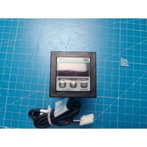 Sensor de Presión Digital SUNX DP2-22 Usado Como Pieza de Repuesto para Equipos Semiconductores Legacy - Product Image 2
