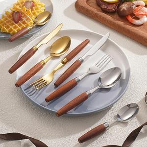 Juego de Cubiertos Sostenibles de Acero Inoxidable Dorado, Estilo Minimalista Contemporáneo, Líneas Limpias, Perfil Elegante, Apto para Lavavajillas, Moderno - Product Image 3