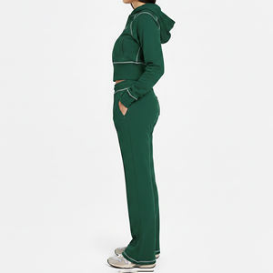 Conjunto Deportivo de Dos Piezas para Mujer con Logotipo Personalizado, Sudadera con Capucha Verde, Top Corto con Cierre y Pantalones Jogger, Ropa Deportiva Casual de Corte Holgado - Product Image 6