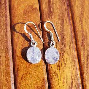 Boucles d'oreilles créoles en laiton avec pierres précieuses naturelles, faites à la main, forme classique, bijoux tendance pour le quotidien, les fêtes et les mariages – Grande Vente - Product Image 6