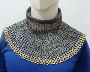 ชุดเกราะคอปกแบบย้อนยุคทำจากเหล็กอ่อนและทองเหลืองดีไซน์ไม่เหมือนใครคอปกแบบอัศวินยุคกลาง - Product Image 6