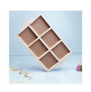 Plateau décoratif rectangulaire en bois avec six compartiments pour fruits secs, organisateur de rangement multifonctionnel - Product Image 1
