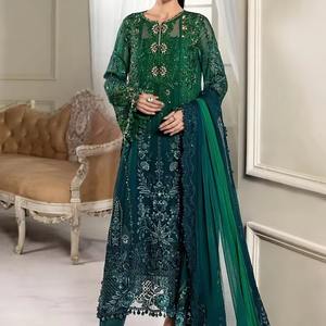Robe Anarkali pakistanaise haut de gamme vert menthe sauge pastel, longue jusqu'au sol, avec détails floraux délicats brodés et sequins - Product Image 6