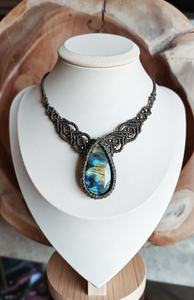 Collar de macramé grande con turquesa |   Gargantilla Plateada con Cuentas y Flecos de Piedras Preciosas |   Oficina/Trabajo para Mujeres HARI OM - Product Image 3