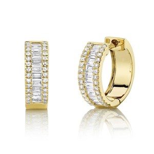 Boucles d'oreilles créoles de luxe en or jaune 14K avec diamants taille baguette et taille rond brillant, 0,48 carat, sertissage en canal naturel - Product Image 1