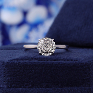 Anillo de compromiso solitario con diamante de laboratorio de corte portugués redondo de 2 quilates, certificado IGI, oro blanco de 14k, engaste tipo catedral. - Product Image 4