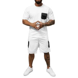 Conjunto de dos piezas de ropa de calle informal de verano para hombre, camiseta sólida con cuello redondo y bolsillos de parche y pantalones cortos, pantalones activos - Product Image 1