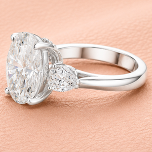 Bague de fiançailles de luxe en or blanc avec diamant taille ovale et pierre latérale en forme de poire, bijoux fins, cadeau d'anniversaire pour femme - Product Image 2