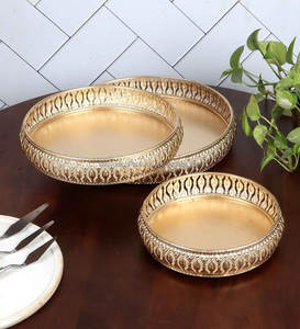 Plateau de service décoratif en métal, motif ajouré doré et argenté, bordure style galerie - Product Image 6
