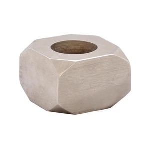 Vase à fleurs décoratif en aluminium avec texture artistique pour un style de décoration élégant - Product Image 6