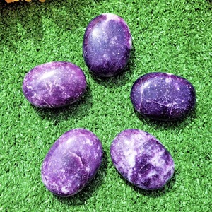 Pierre de Lepidolite Naturelle Polie Ovale, Cristal de Guérison, Pierre Précieuse Violette du Gujarat, Exportation de Cristaux Asy, Noël, Saint-Valentin - Product Image 2