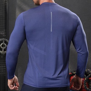 Fabricant de T-shirts d'entraînement à compression personnalisés, T-shirts de fitness pour la salle de sport, séchage rapide, évacuation de l'humidité, polyester, élasthanne, marque privée - Product Image 4