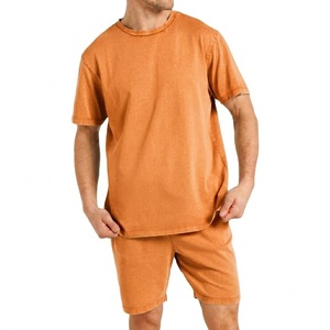 Ensemble T-shirt et short orange rouille teint sur mesure pour homme, en coton délavé vintage, style streetwear d'été, coupe décontractée, tenue deux pièces - Product Image 1