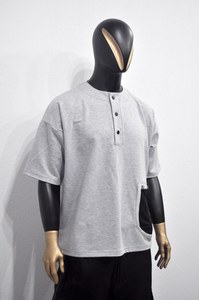 เสื้อเชิ้ตแขนสั้นคอจีนสีเทาสำหรับผู้ชาย ผ้าคอตตอน 100% ระบายอากาศได้ดี เนื้อผ้าถัก สวมใส่สบายในฤดูร้อน - Product Image 6