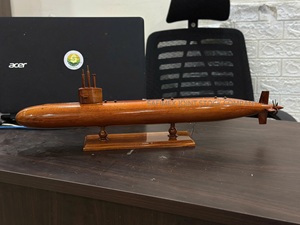 Modelos de submarinos de madera premium a escala OHIO/USS VIRGINIA/LOS ANGELES, artesanía en madera, modelo duradero para decorar la mesa, de Vietnam. - Product Image 5