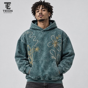 Sudadera con capucha para hombre con efecto acid wash y bordados, ofrece comodidad relajada, un degradado único y costuras detalladas para atuendos casuales de diario. - Product Image 1