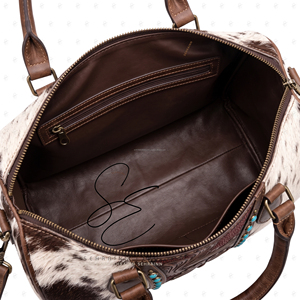 Sac de voyage en cuir de vachette occidental avec broderies florales sculptées à la main, clous turquoise et bandoulière – Sac à main Rodeo Speedy - Product Image 4