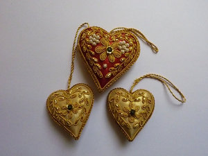 Adorno Navideño Colgante en Forma de Corazón, Hermoso y de Alta Venta, de la Última Colección de la India, con Gráficos Bordados - Product Image 4