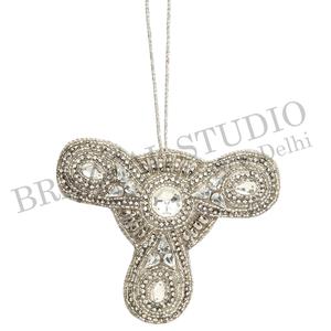 Adornos Navideños de Terciopelo y Satén Hechos a Mano por Brazeal Studio, Ecológicos, con Cuentas Bordadas, Personalizados, de 4 Pulgadas (10 cm), Color Dorado de Fábrica - Product Image 5