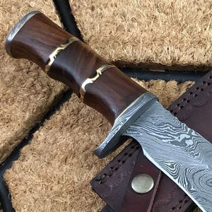Nouvel Arrivage Couteau Bowie de Chasse et de Camping en Acier Damas Fait Main, Manche en Bois de Noyer, Entretoises en Laiton, OEM, Épaisseur de la Lame 0,35 mm - Product Image 2