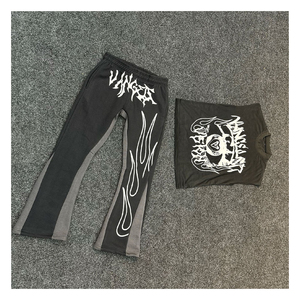 Conjunto Deportivo Urbano Negro para Hombre con Estampado Gótico Blanco, Pantalones con Cintura Elástica y Camiseta de Cuello Redondo, Corte Regular, Ropa de Otoño - Product Image 1